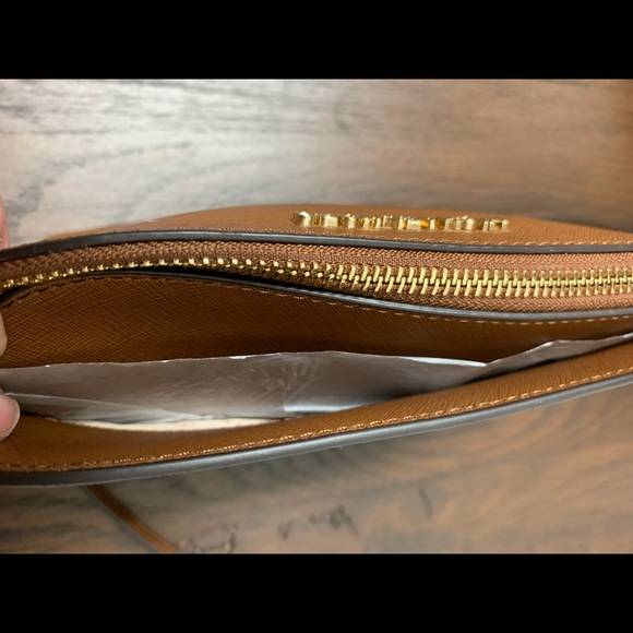 ✅NWT Michael Kors Cindy Dome Crossbody - Picture 8 of 8